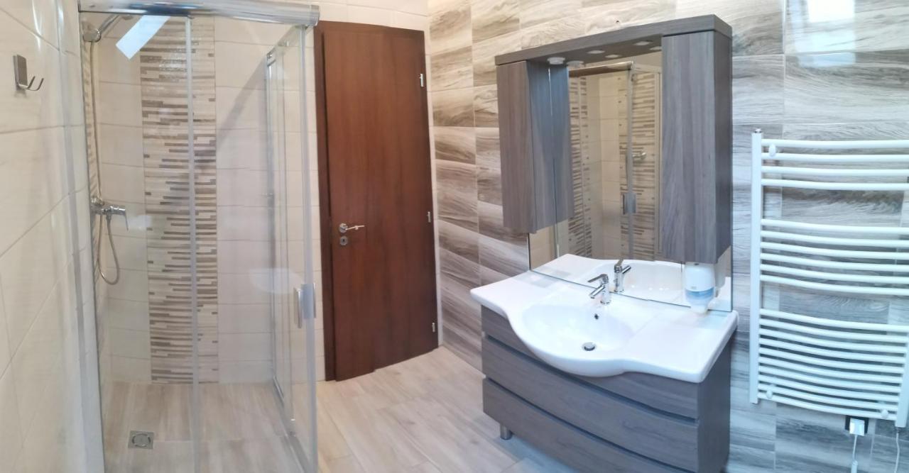 Termal Apartmanhaz เวเรเชกแฮซ ภายนอก รูปภาพ
