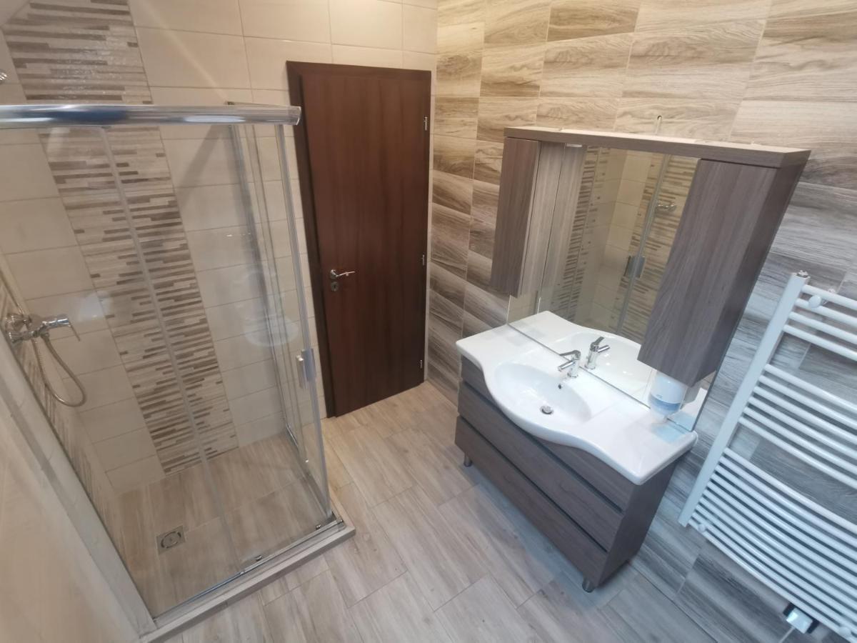 Termal Apartmanhaz เวเรเชกแฮซ ภายนอก รูปภาพ
